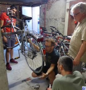 Fahrradwerkstatt - eine Initiative von Ehrenamtlichen der Flüchtlingsarbeit Fahrradwerkstatt - eine Initiative von Ehrenamtlichen der Flüchtlingsarbeit