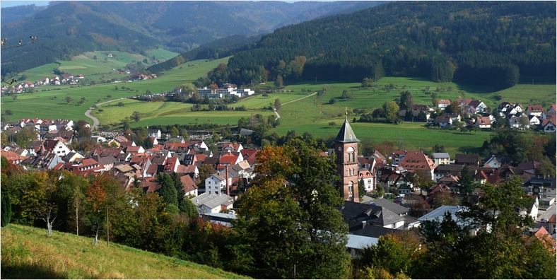 Kernstadt Elzach mit St. Nikolaus-Kirche